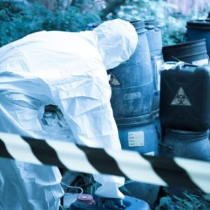 asian-scientist-wear-chemical-protection-suit-check-danger-chemicalworking-dangerous-zoneauthenticating-dangerous-chemicals_44277-11739 RESPEL – Manejo de Residuos Peligrosos