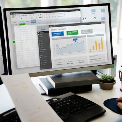 businessman-working-graph-spreadsheet-white-table_53876-38480 Domina Microsoft Excel 365 aplicado en Ingeniería: De las bases a nivel experto